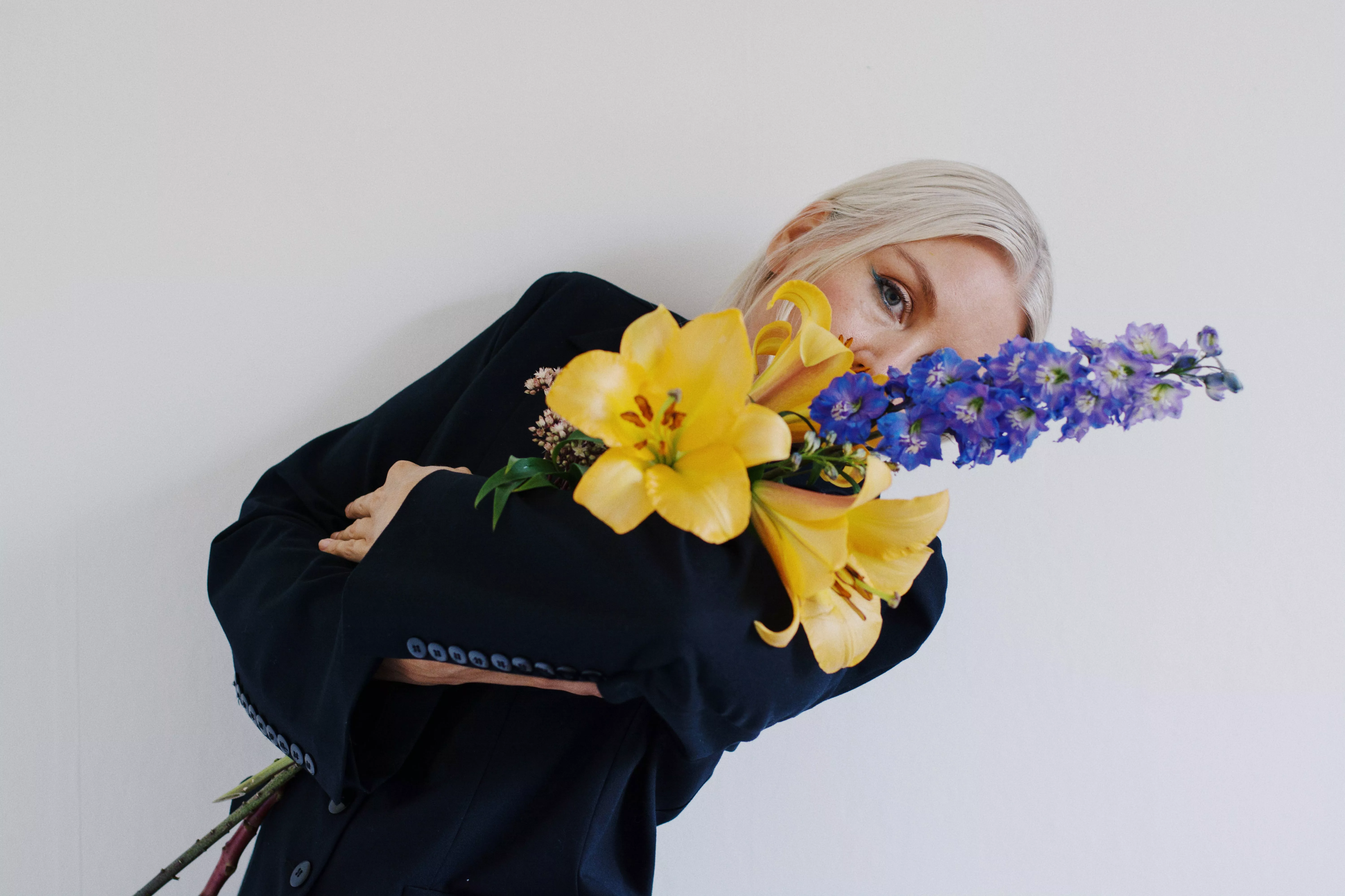 PREMIÄR: "Att rättfärdiga sin existens genom konst och skönhet"