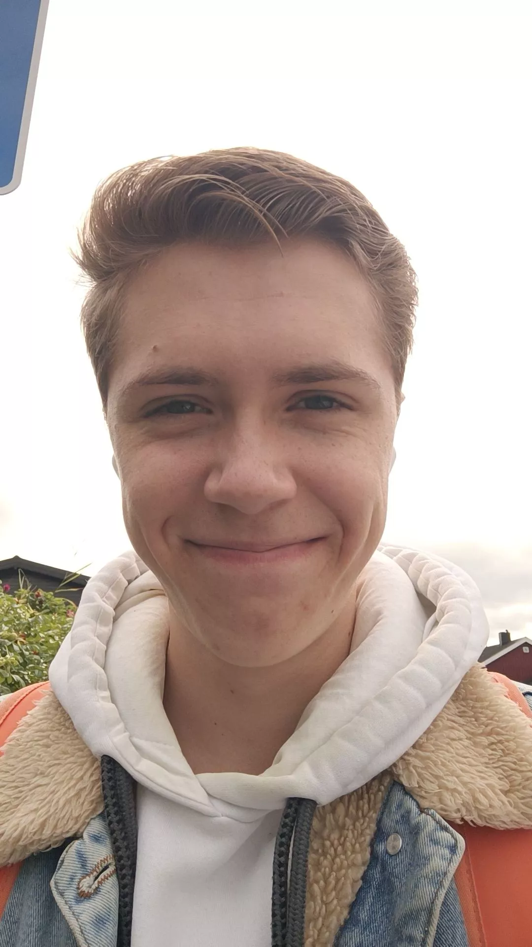 Christopher Thoresen studerer fortsatt (2.år), men har praksis på The Woods (Festival Koordinator) og jobber for Sørveiv-festivalen 2024 (Konferansekoordinator).