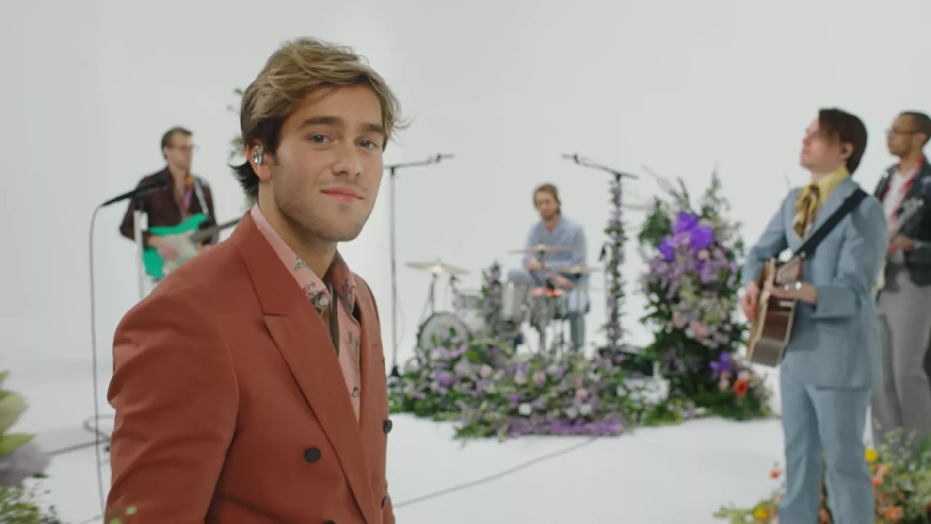 Skärmdump från musikvideon till Smile