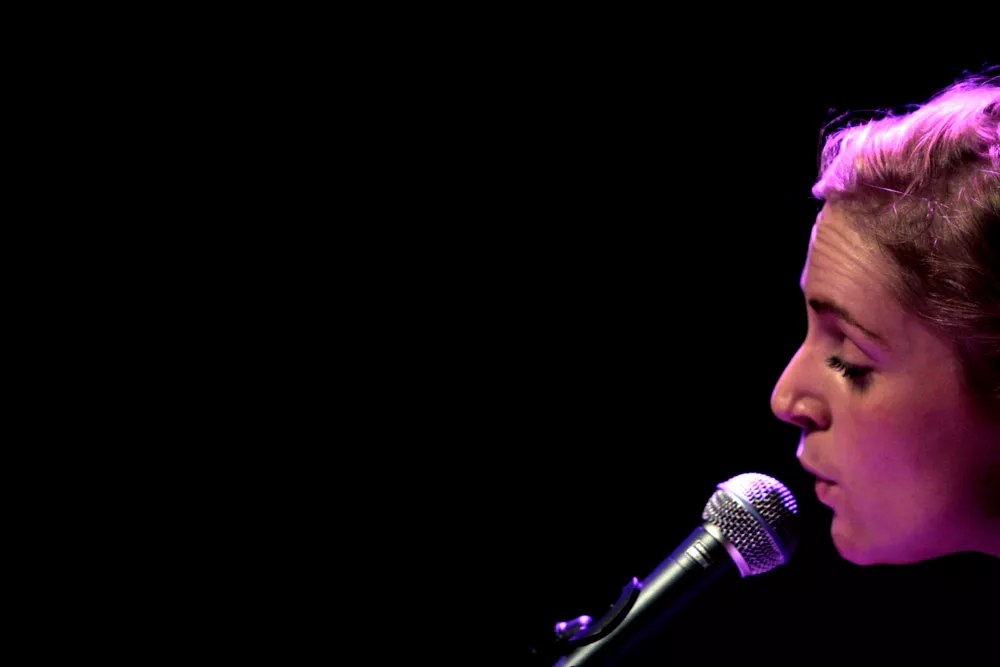 Agnes Obel varmer op for Jónsi