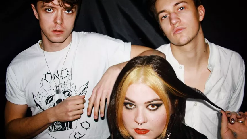 Upcoming-rockfestival udskydes