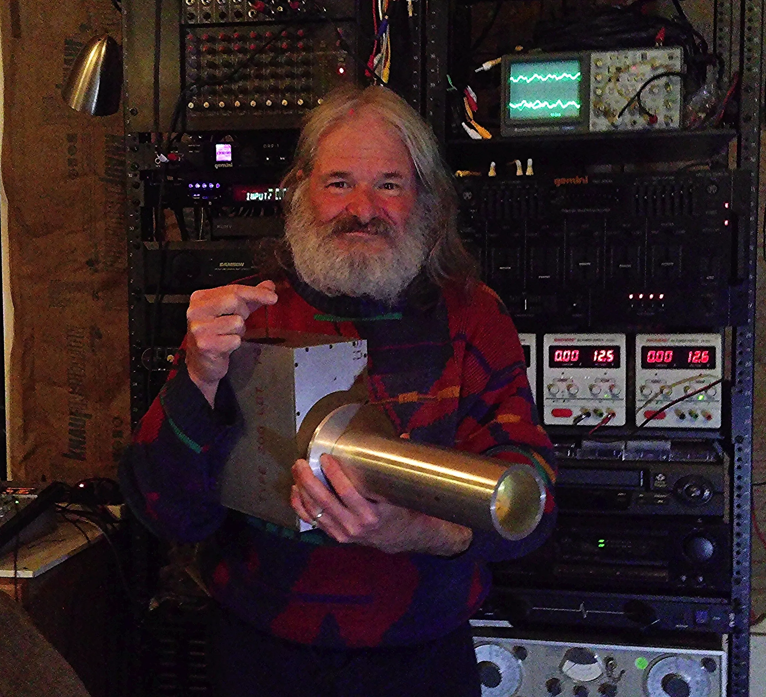 Försökte kontakta utomjordingar – sände ut musik från sin mormors vardagsrum