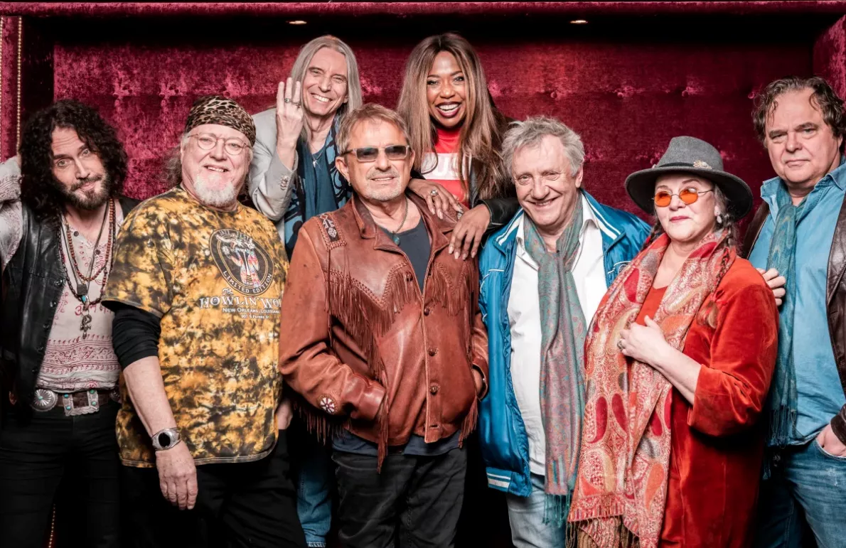 Hyllar Woodstock med Sverigeturné