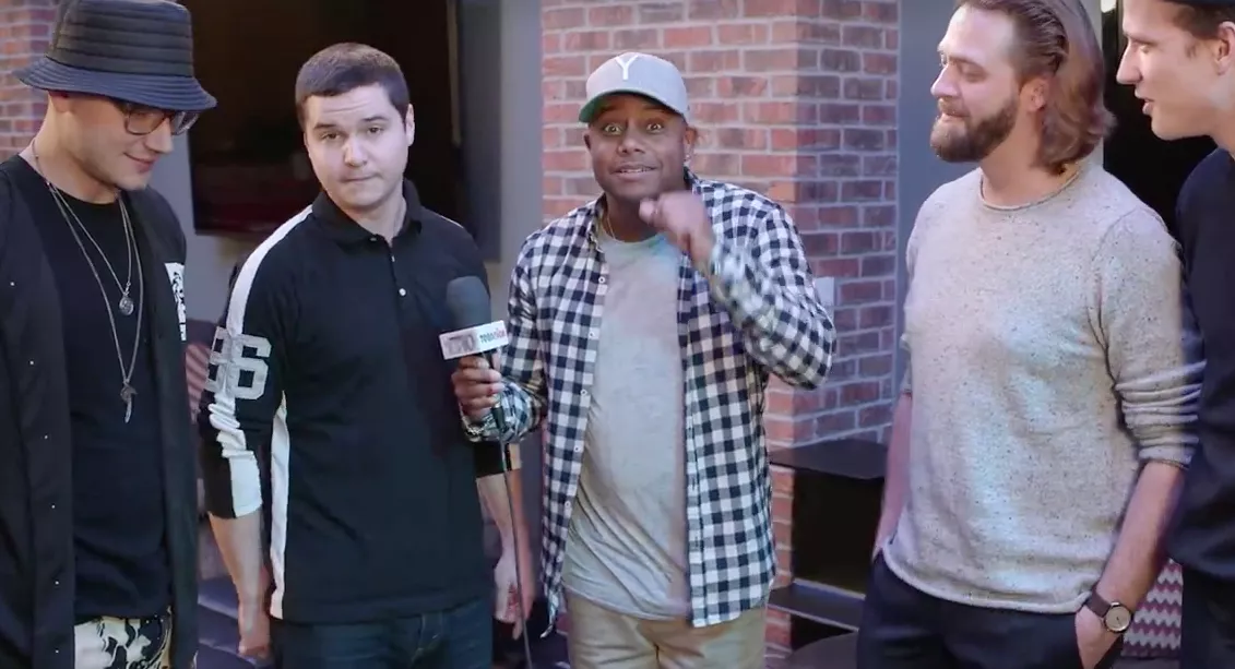 Mic-drop: Lukas Graham rapper igennem i videoklip