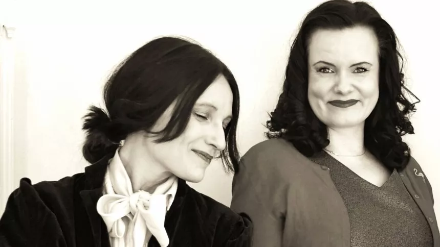 Kristina Holgersen og Leonora Christina Skov udgiver album: ”Der er musik i Leonoras bøger”