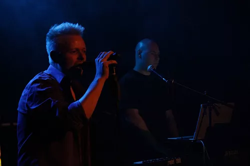 Synthmusikere fortolker hits fra den kolde krig 