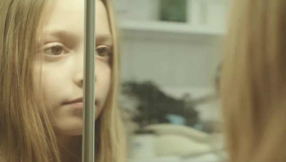 PREMIÄR: Video visar upp när kvinnor och flickor förtrycks i vardagen