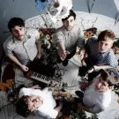 Foals kommer på Train og Loppen