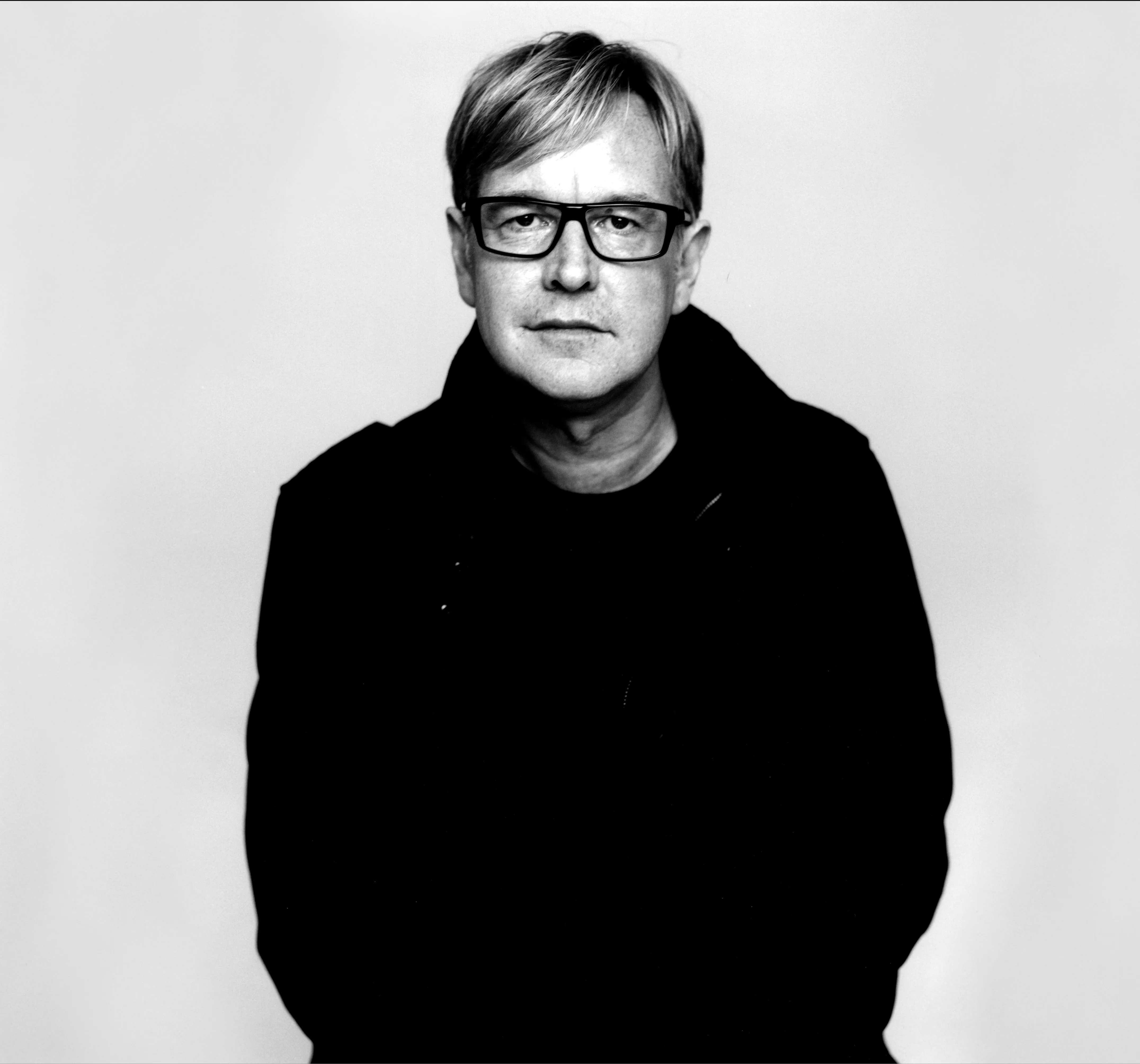 Andy Fletcher vender plader på Train