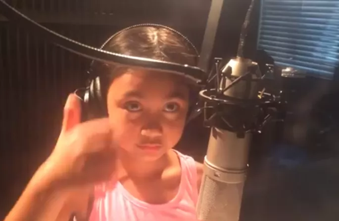 Åttaåring gör succé med Sia-cover