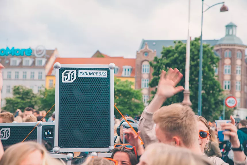 Skål på en sommer uden bekymringer
