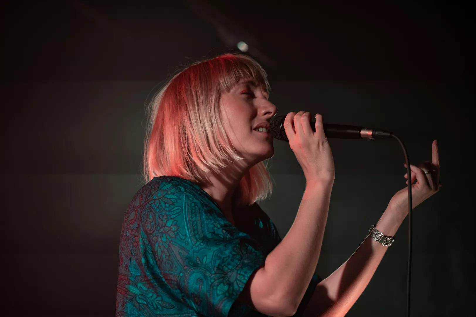 Onsdags-eskapisme med dansk synthpops spirit animal