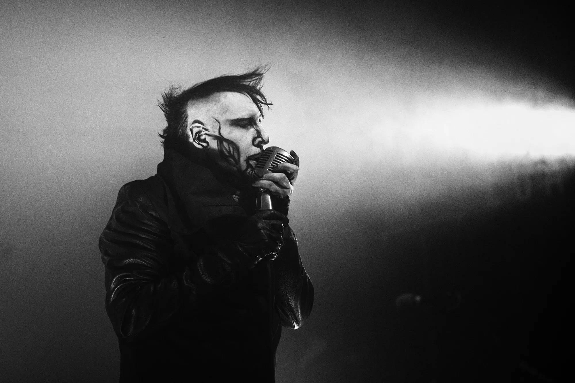 Rockestjernen kjørt på sykehus etter alvorlig ulykke på scenen