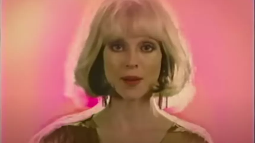 St. Vincent udsender retro-stemt musikvideo til ny single