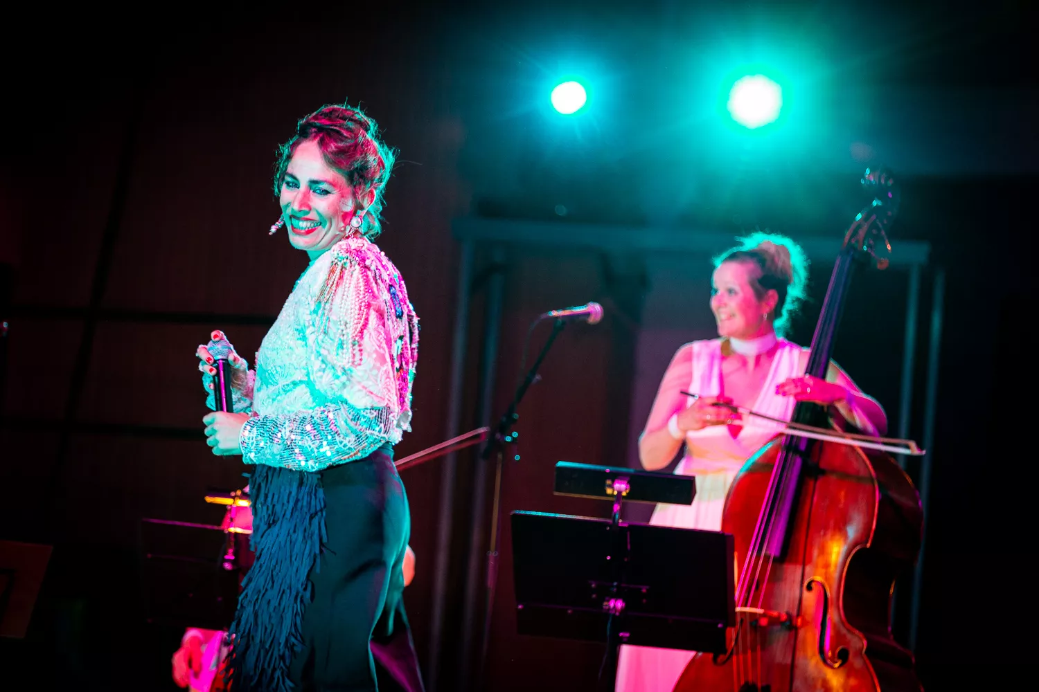 Jenny Wilson dj'er og giver koncert i Danmark