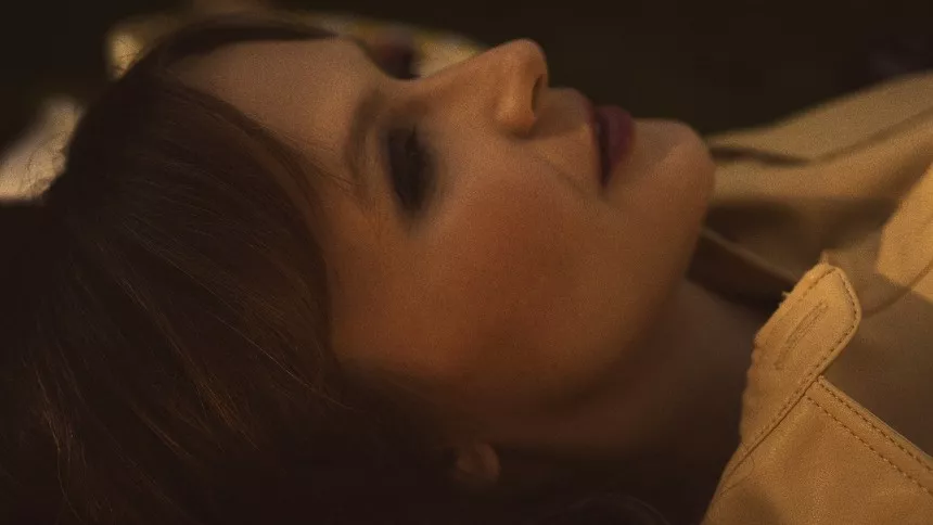 Julie Montauk, PR-foto