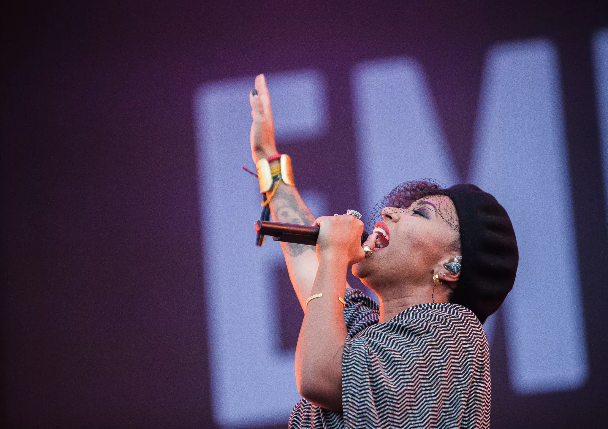 Emeli Sandé : Tinderbox, Rød Scene