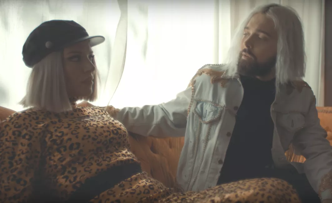 PREMIÄR: Flora Cash med gripande musikvideo