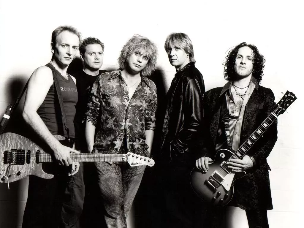 Def Leppard framför klassiker i Sverige