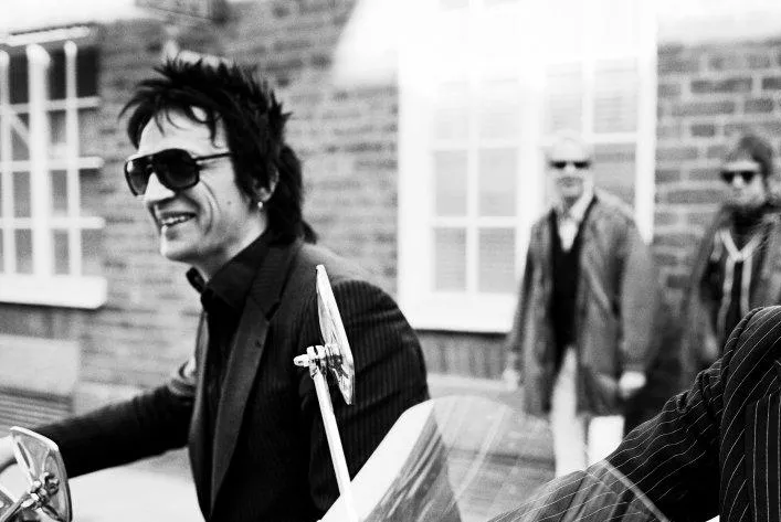 Tvingas lämna bandet efter näthat och hot om våld