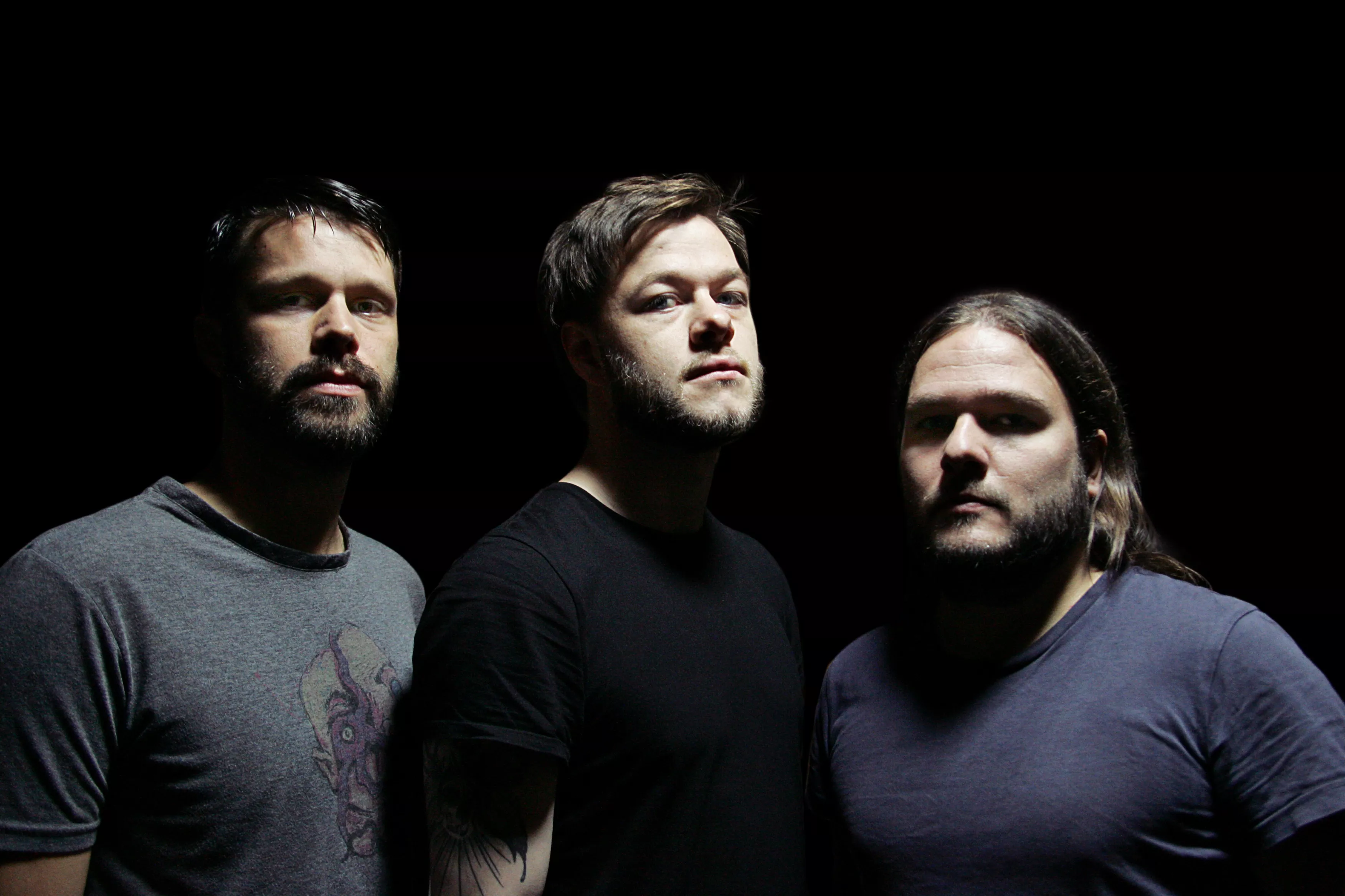 Rising udgiver debutalbum i Amerika og får roser