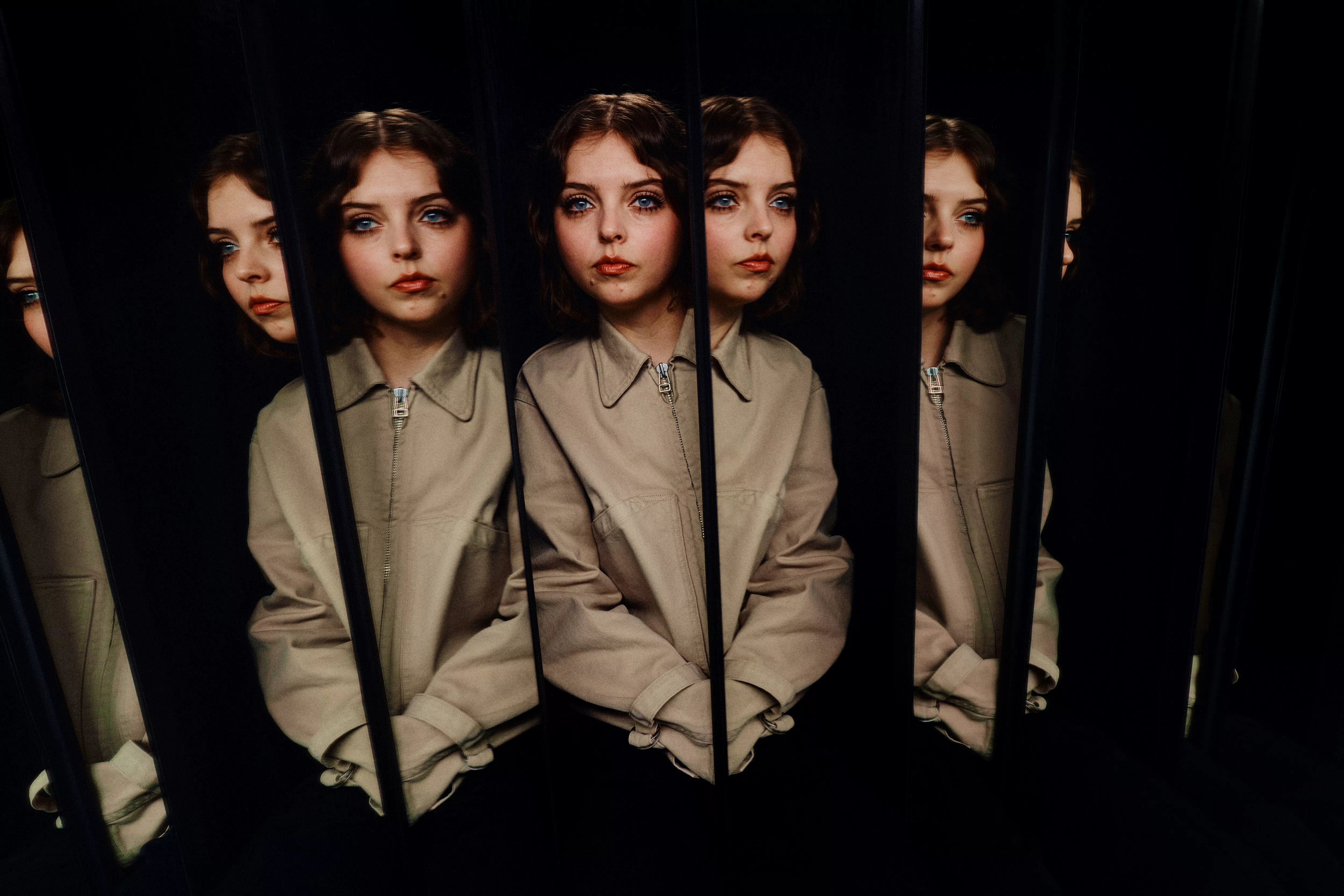Esther släpper sin andra singel från kommande debutalbum "Fragmentality".