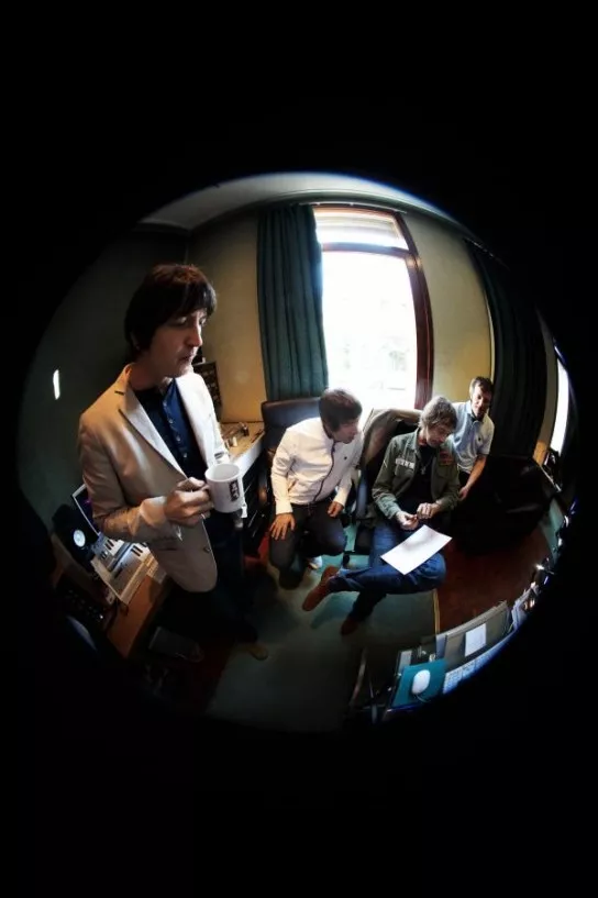 Liam Gallagher forærer den første single væk