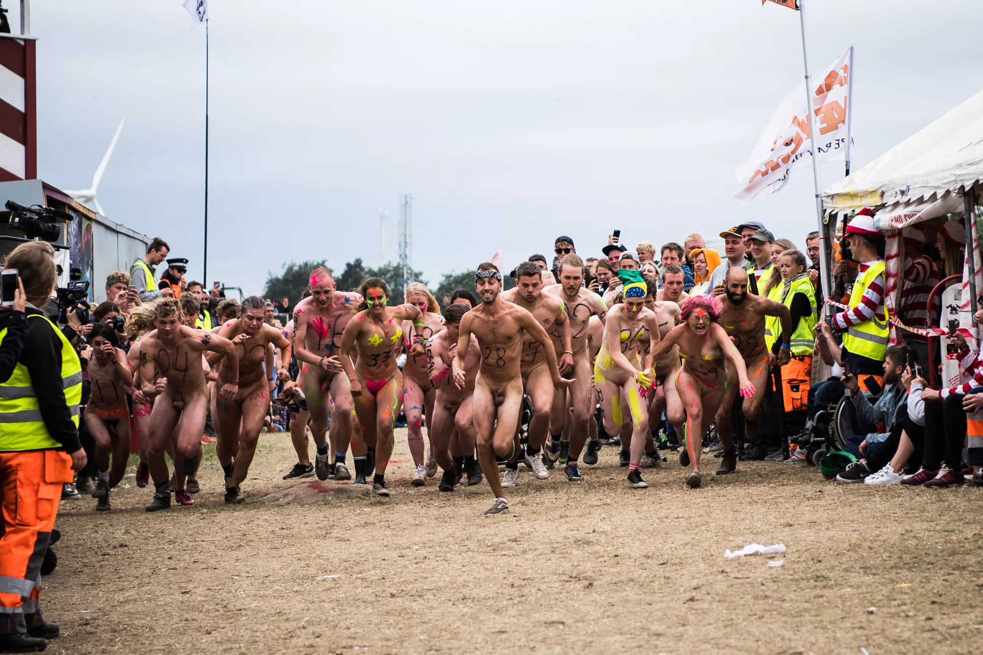 Reportage fra nøgenløbet: Drama uden lige på årets Roskilde-nøgenløb