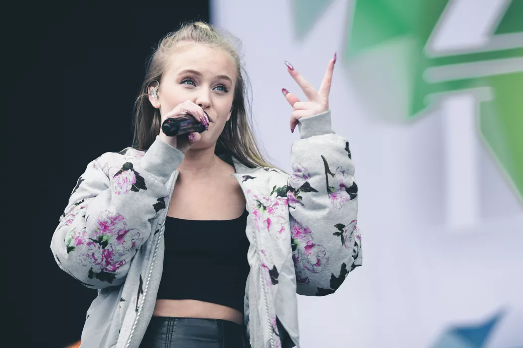 Zara Larsson: ''pappa lämnade bandet som sedan blev högerextremt''