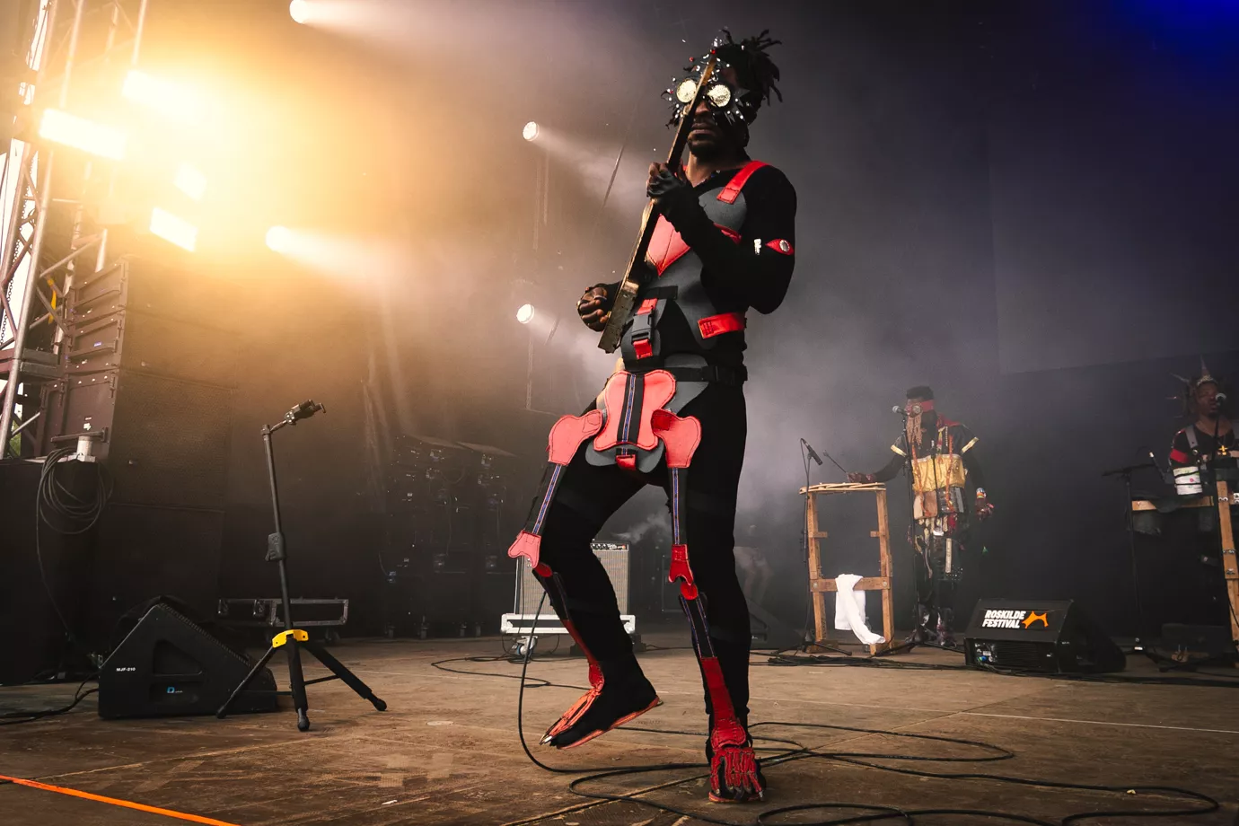 Charmerende, men ensformigt besøg fra congolesiske hjemmebyggere