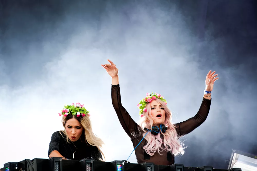 Rebecca & Fiona på turné i Sverige