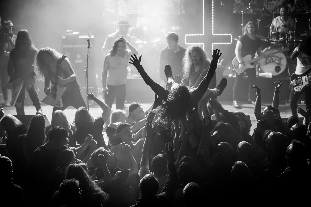 Forbandelser og fuldt hus 