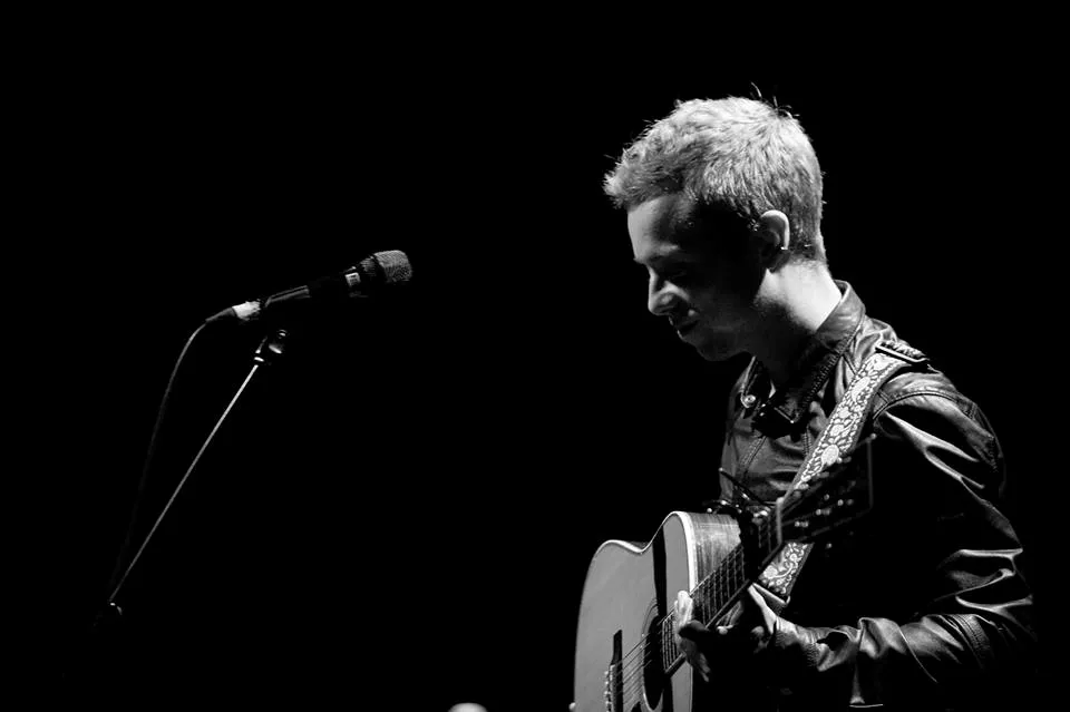 Mads Langer fejrer jul i DR Koncerthuset med akustisk koncert