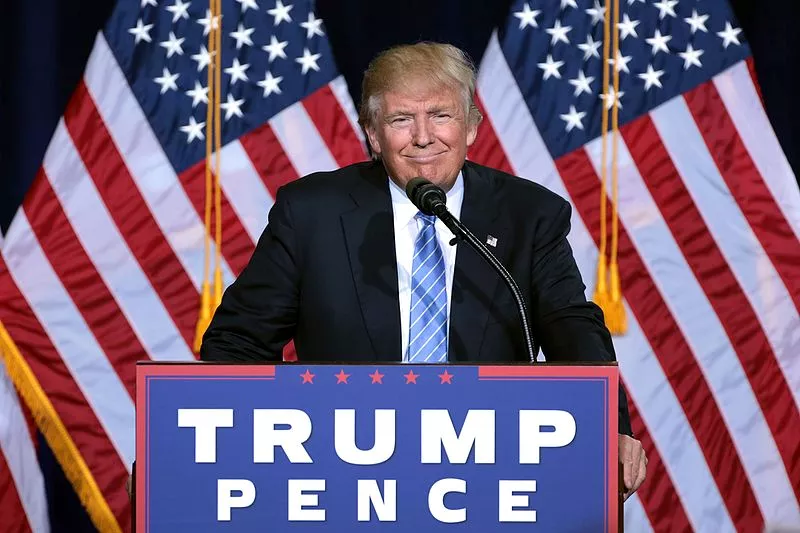 Supergruppen Filthy Friends står bag dagens Anti-Trump-nummer