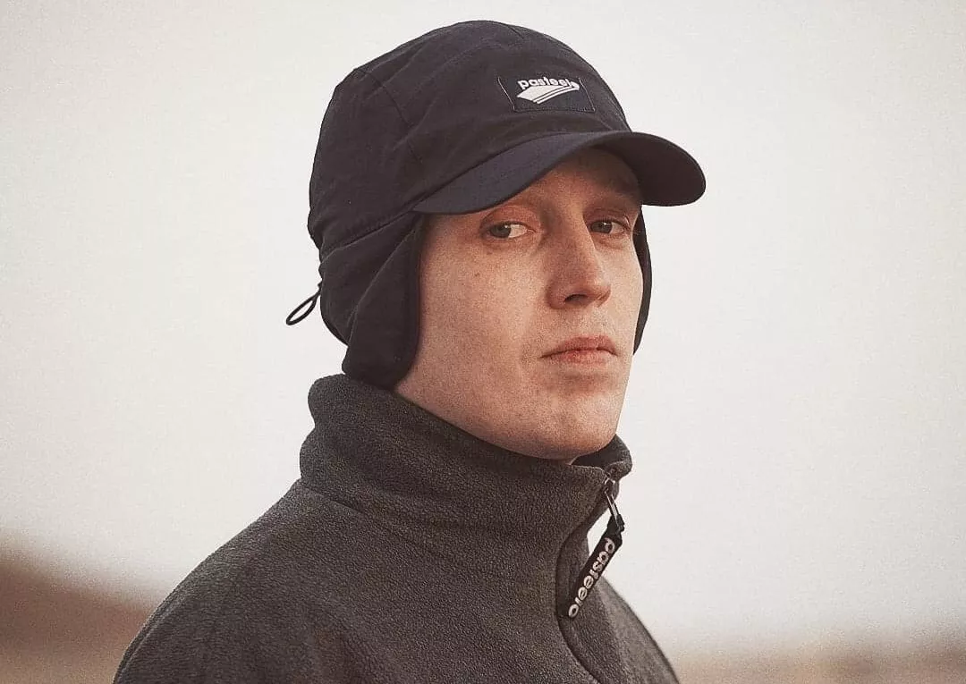 VIDEOPREMIERE: Loke Deph varmer op til debutalbum med en tur i Abus 