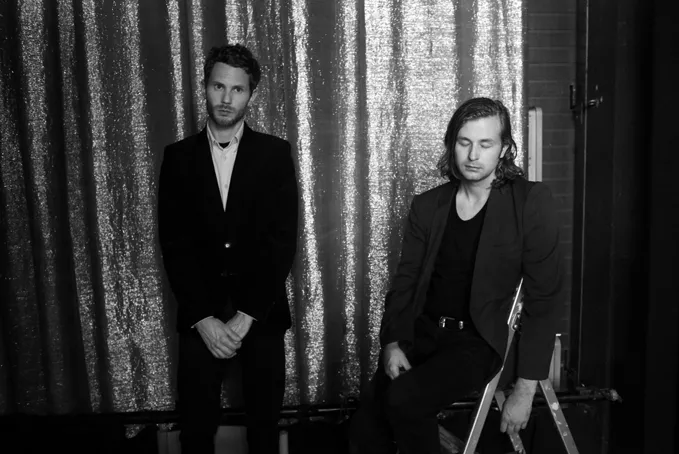 Sexstjärnig duo aktuell med albumsläpp