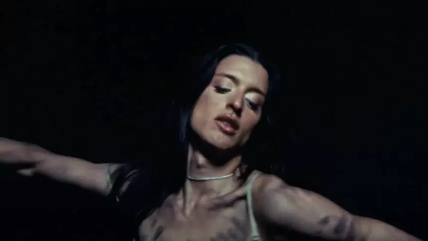 Arca udgiver ny sang og video med Sia – album på vej