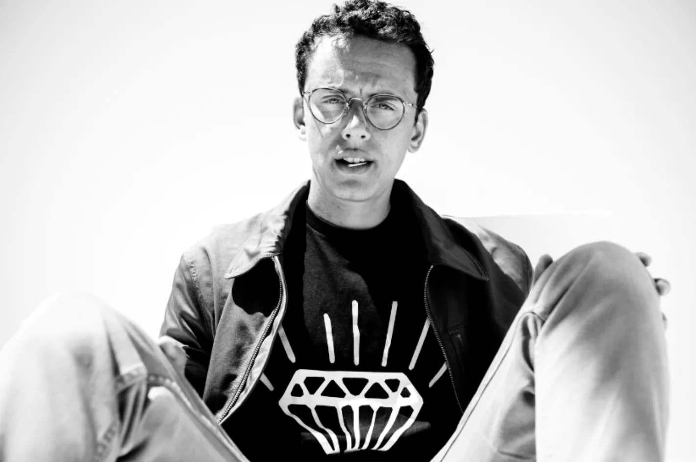 Logic takker af med overskud