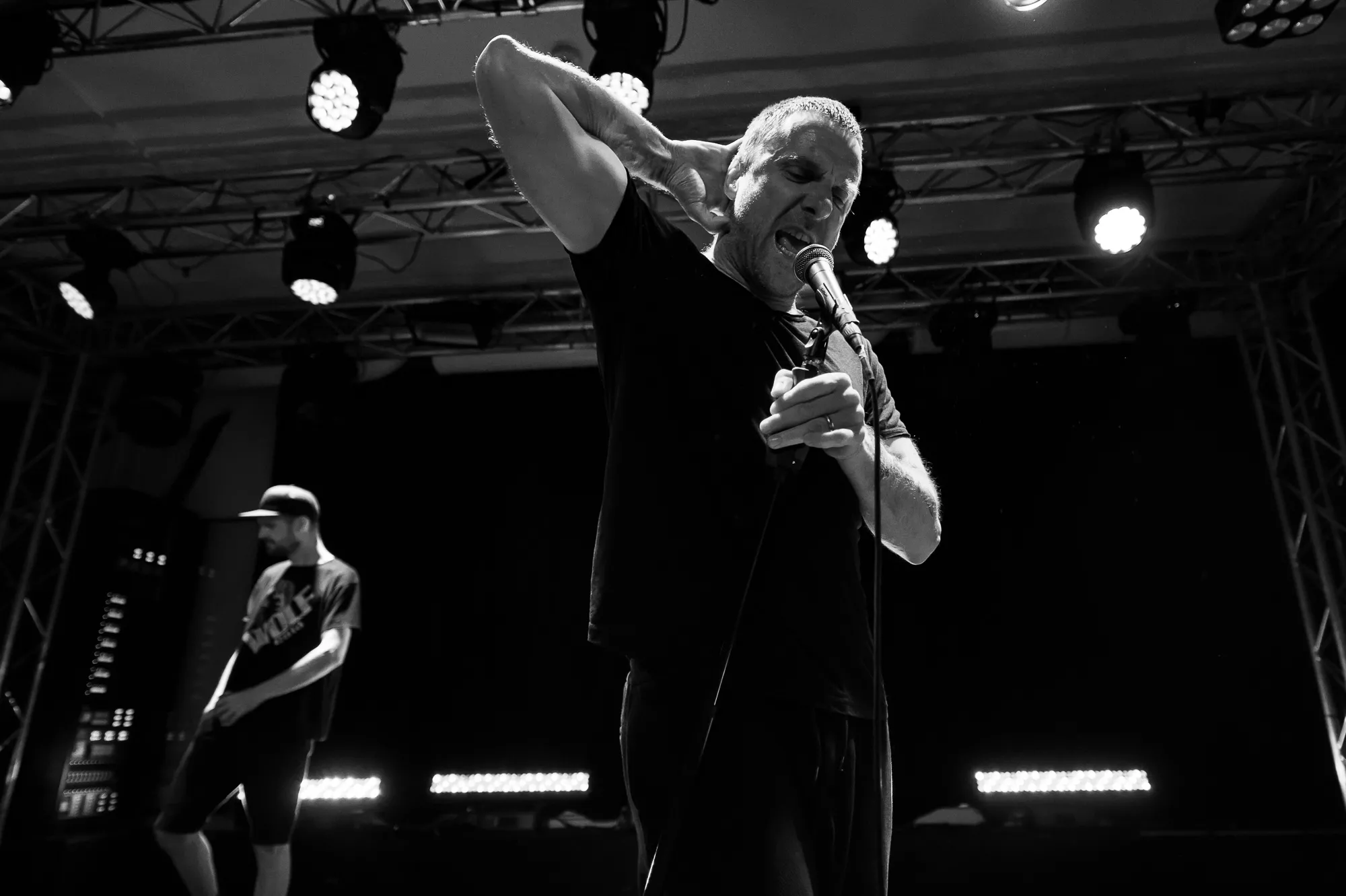 Griniga gamla gubbar som sätter alla på plats 