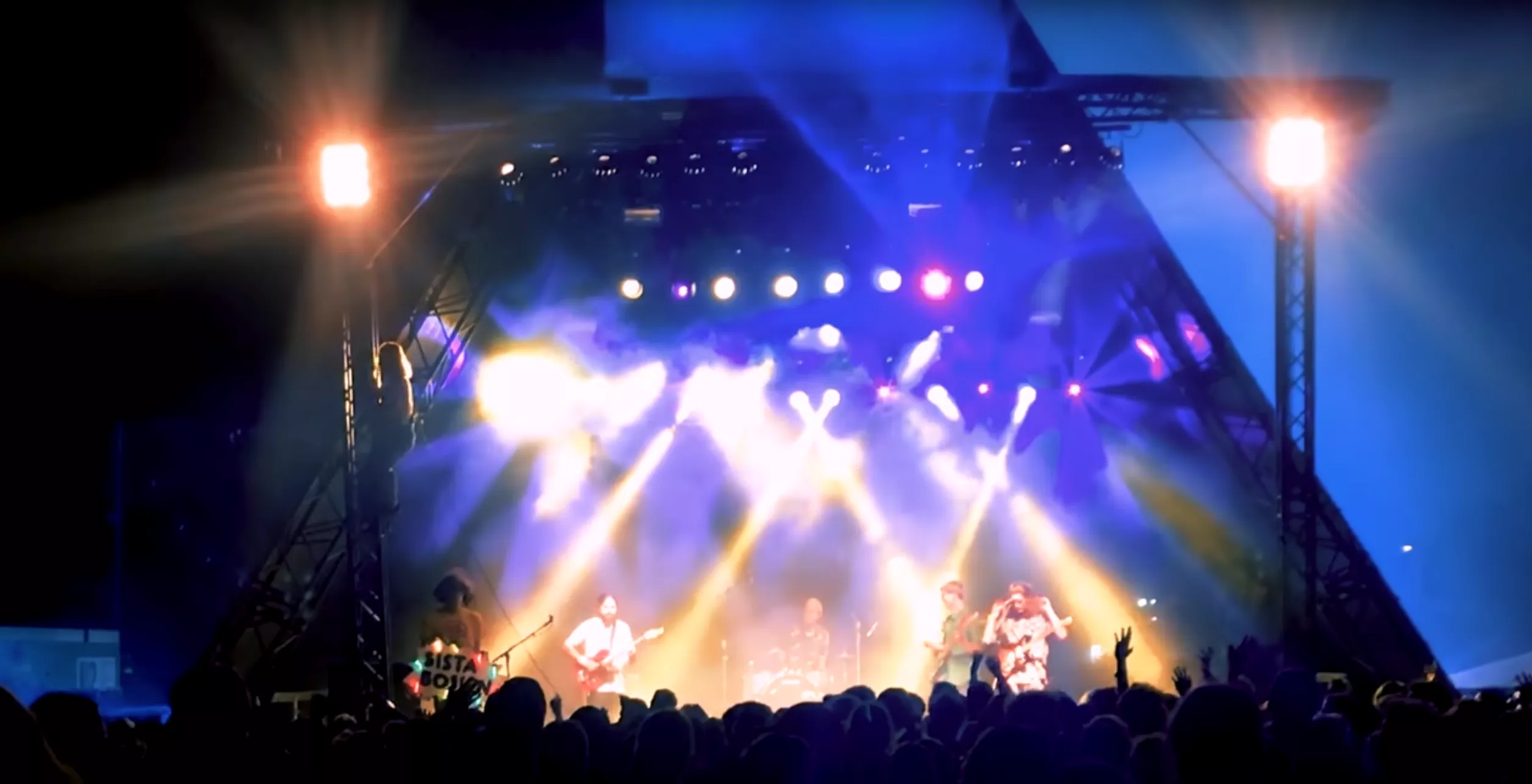 VIDEOPREMIÄR: Klättring och kaos på Roskilde