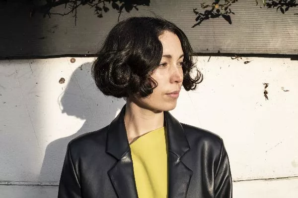 Femstjernede Kelly Lee Owens giver dansk koncert