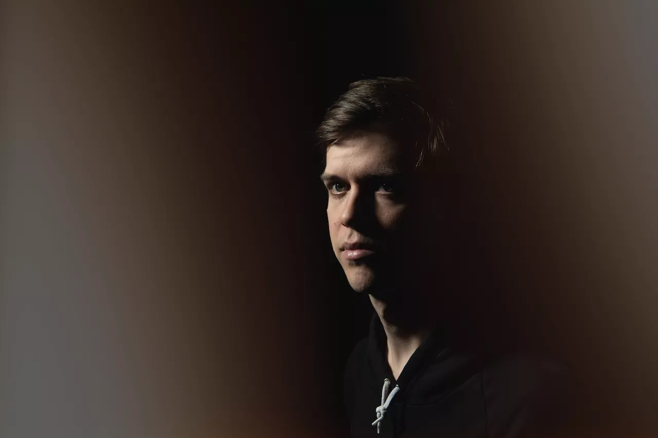 VIDEOPREMIERE: Søren Manscher ønsker dig et godt liv i ny musikvideo