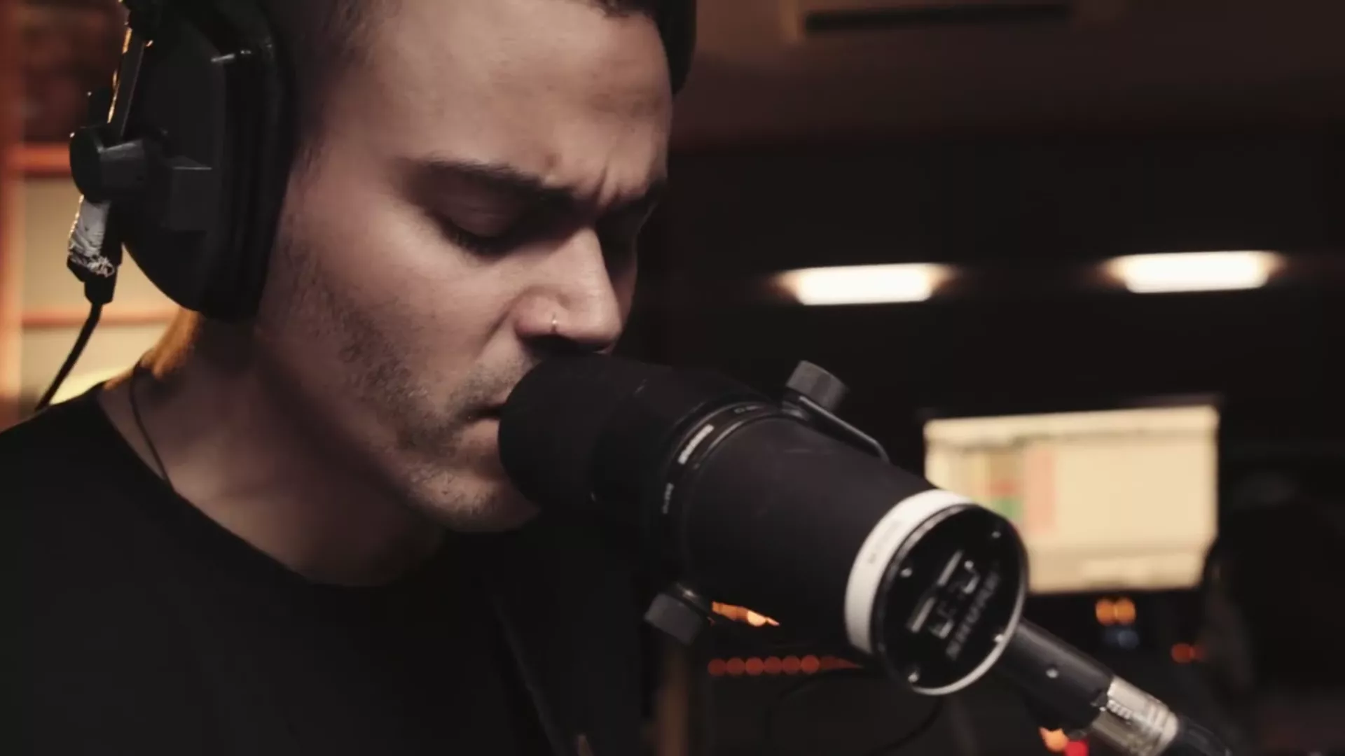 Ujævnt debutalbum med gemte popperler