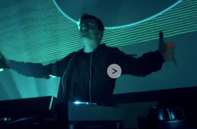 Se Smukfest-aktuelle Martin Garrix give koncert for døve