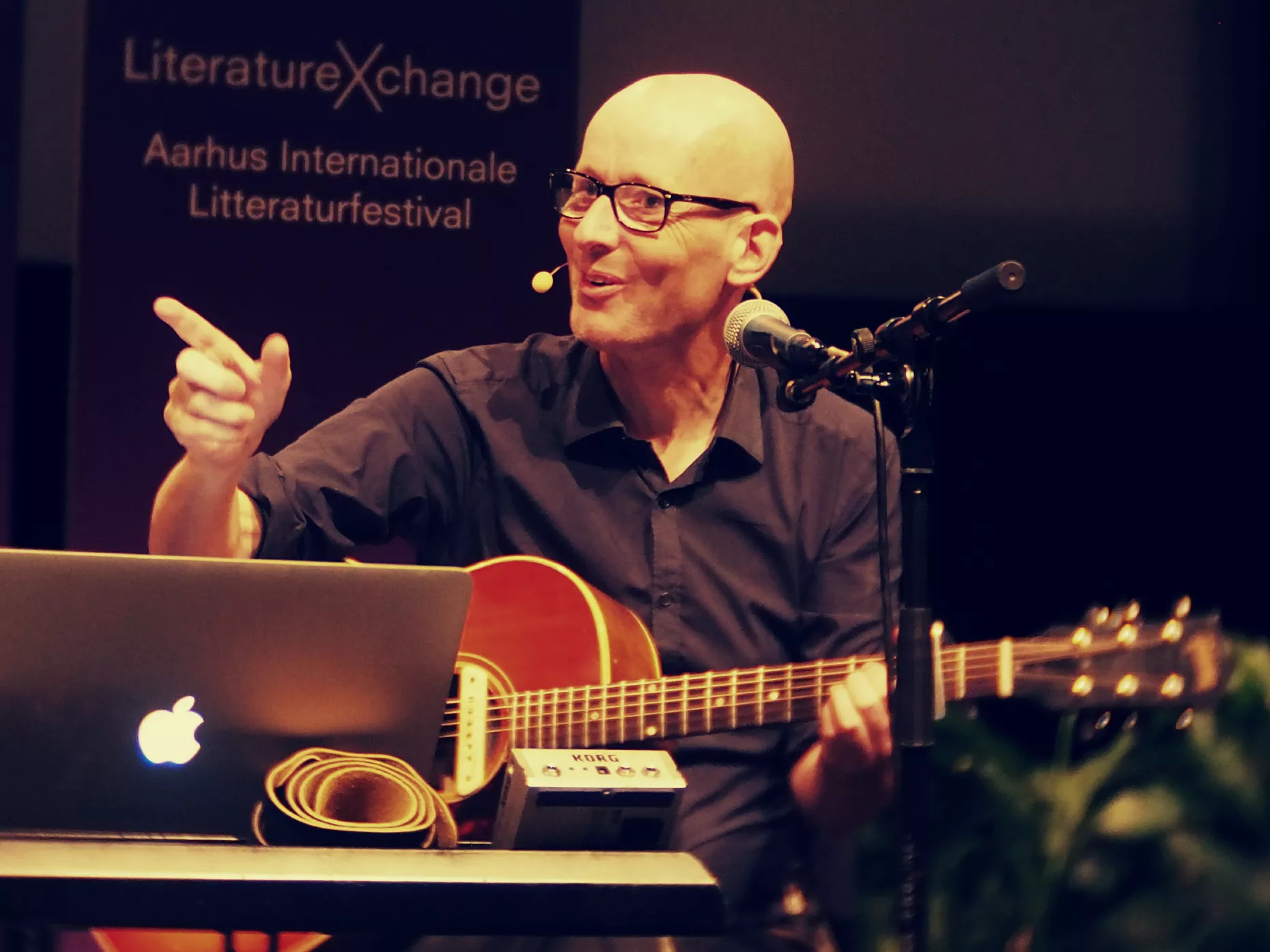 REPORTAGE: Jens Unmack skrev en sang foran publikum