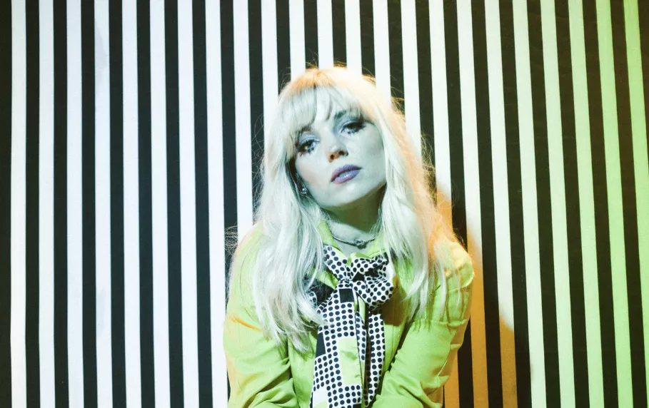 PREMIÄR: Violet Days om ett förhållande som tar slut