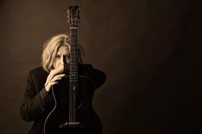 Stadig intet hastværk fra let døsig og drømmende sangskriver