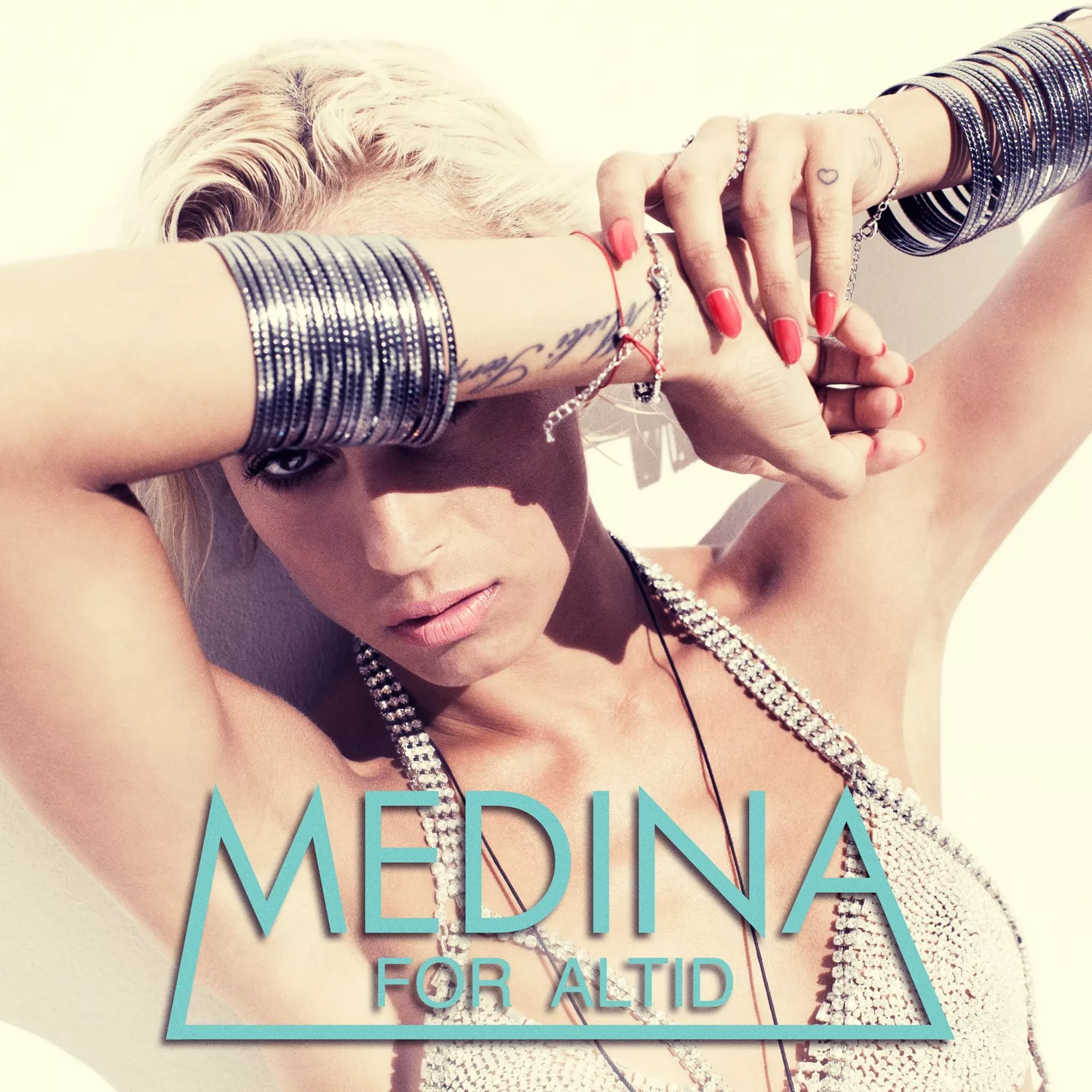 Medina skuffer på tredje dansksprogede album