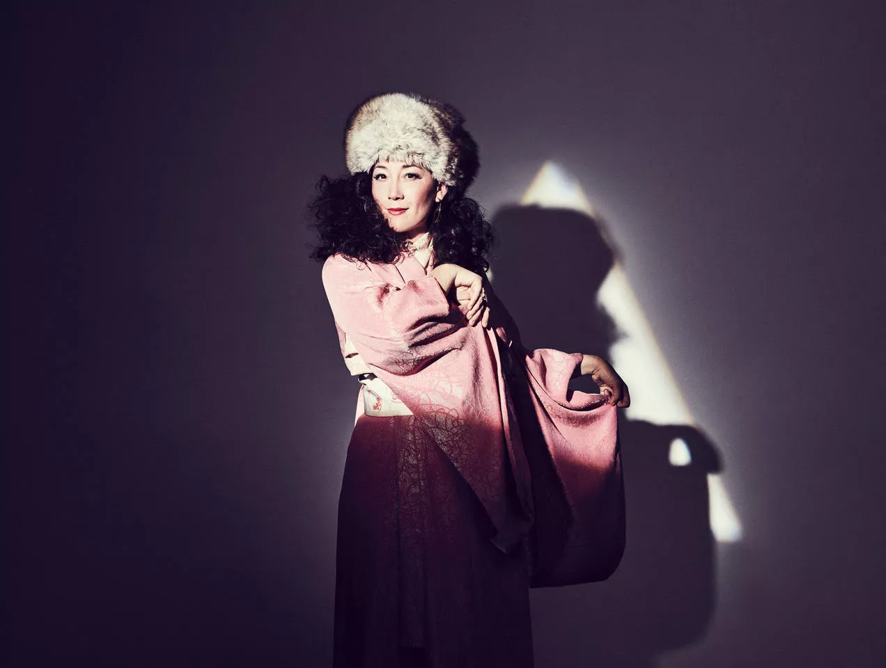 Släpper julskiva och åker på turné med trollkarl 