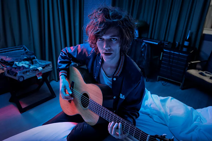 Carl Emil Petersen tager på ny stor turné – helt solo